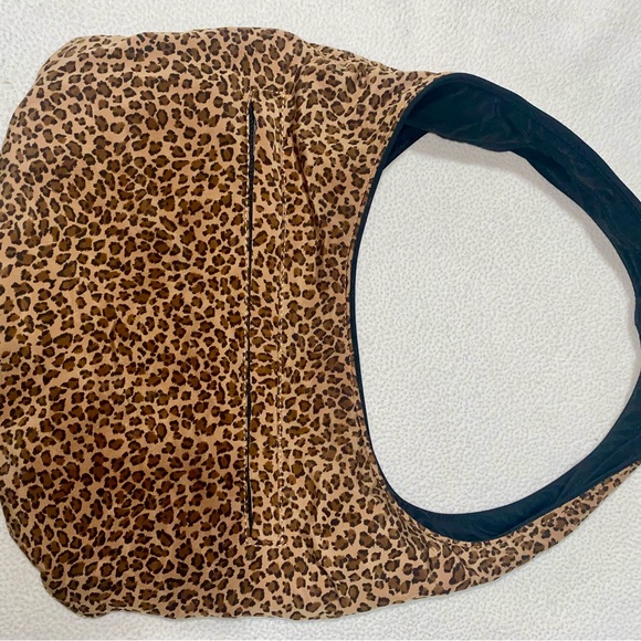 🔥❤️ Bottega Veneta Black Nylon & Cheetah Print Reversible Medium Hobo - Picture 8 of 9